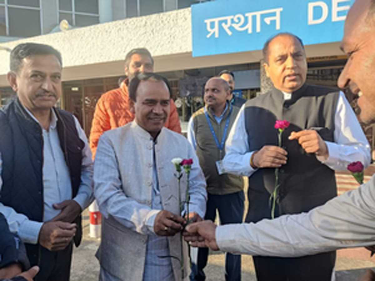 उत्तराखंड के स्कूलों में स्थापित होंगे बुक बैंक : डॉ. धन सिंह रावत उत्तराखंड के स्कूलों में स्थापित होंगे बुक बैंक : डॉ. धन सिंह रावत